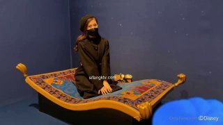 气质甜美短发小姐姐！苗条身材贫乳！吊带黑丝袜美腿，扭腰摆臀风骚，炮友扶腰站立后入